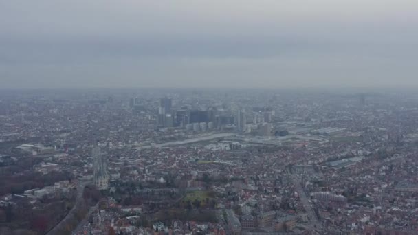 Brussels Belgium Aerial V23 Flying Back Stuyvenberg Park Full Downtown — 비디오