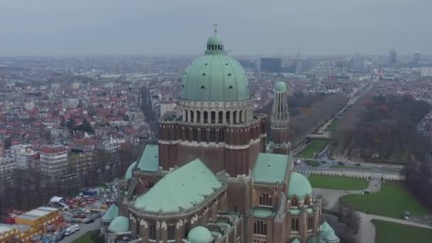 Brussels Belgium Aerial V26 Flying Koekelberg Basilica Sacred Heart Building — Stock Video