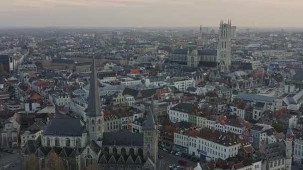 Gand Belgio Aerial V17 Flying Low Church Full Downtown Cityscape — Video Stock