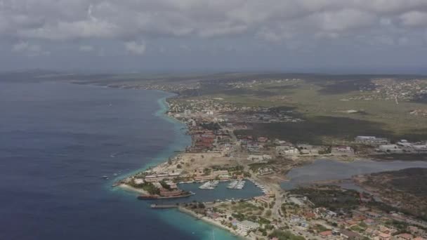 Bonaire Caribbean Netherlands Aerial V11 Flyttar Norrut Längs Kusten Över — Stockvideo