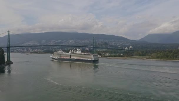 Vancouver Canada Aerial V20 Panning Harbour Landscape Cruise Ship Bridge — Stock Video