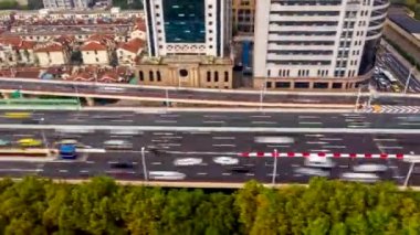 Şangay Çin Hava Aracı V37 Hiperlapse detayı otoyol boyunca ilerliyor - Ekim 2018