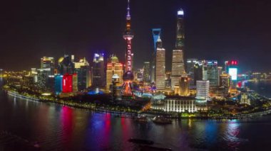 Shanghai China Aerial v53 Hyperlapse gece, şehir simgesi, finans bölgesi - Ekim 2018