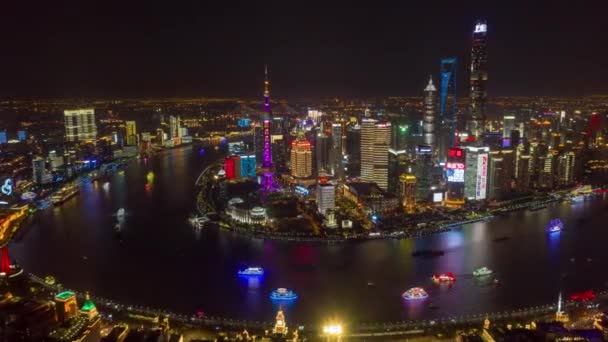 上海中国航空V50超高速夜間 金融ランドマーク地区への低ズームに高いバードスアイ 10月2018 — ストック動画