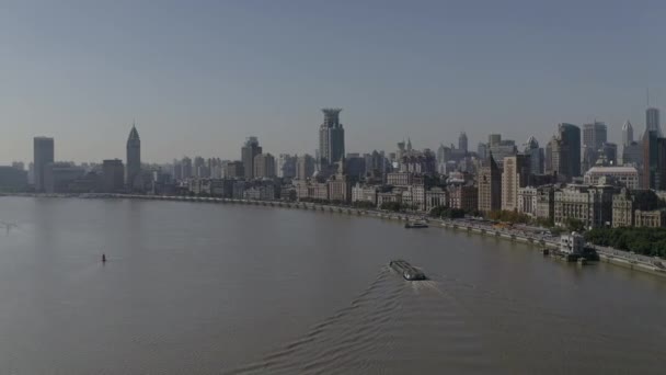 Shanghai China Aerial V87 Lecący Nisko Opadający Podążający Ścieżką Barki — Wideo stockowe