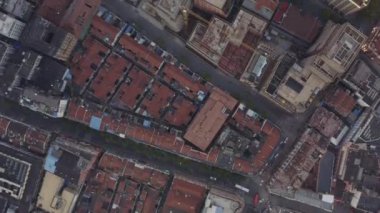 Şangay Çin Havacılık v116 dikey şehir manzarası park ve su manzaralı Waitan - Ekim 2018