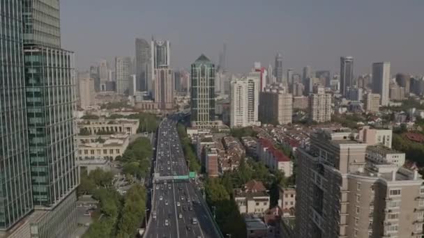 Shanghai China Aerial V110 Panning Paisaje Urbano Volando Hacia Centro — Vídeos de Stock