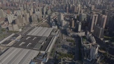 Shanghai China Aerial v124 ikonik gökyüzüne bakıyor kuş bakışı şehir manzarasına bakıyor - Ekim 2018