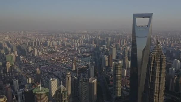 Shanghai Čína Aerial V131 Létání Vysoko Kolem Swfc Otvírák Láhve — Stock video