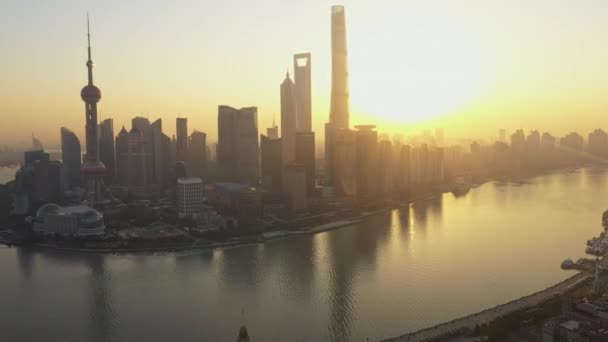 Shanghai Čína Aerial V163 Crossing Huangpu River Pudong Sunrise Cityscape — Stock video