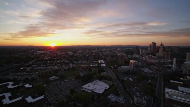 Hartford Connecticut Aerial Vpp Вокруг Центра Хартфорда Закате Видом Реку — стоковое видео