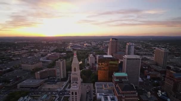 Hartford Connecticut Aerial Snel Zicht Binnenstad Bij Zonsondergang Achteruit Oktober — Stockvideo