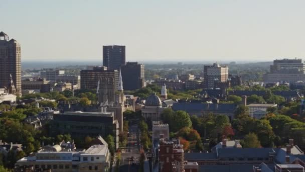 New Haven Connecticut Luchtfoto Lopend Langzaam Rond Pittoreske Universiteitsgebouwen Bewolkt — Stockvideo