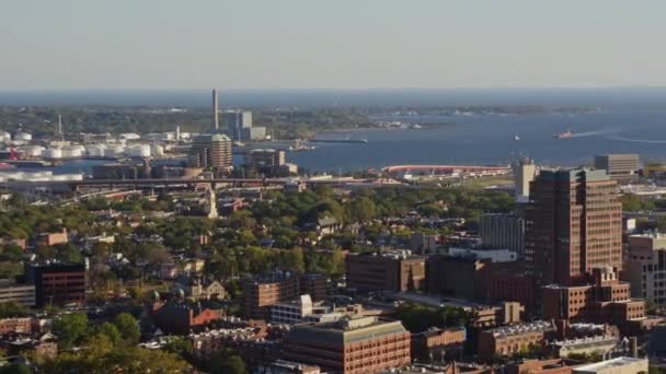 New Haven Connecticut Aerial Low Vantage Panning Cityscape Bright Harbor — Stock Video