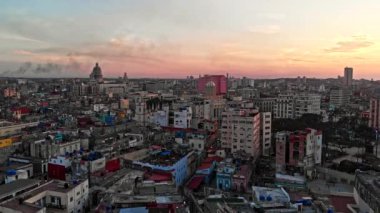 Havana Küba v1 Panning şehir gün batımı manzarası Eski Havana 'dan limana - Nisan 2018