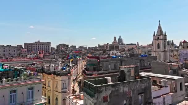 Havana Cuba V25 Very Low Birdseye Colorful Rooftop Neighborhood View — Stock Video
