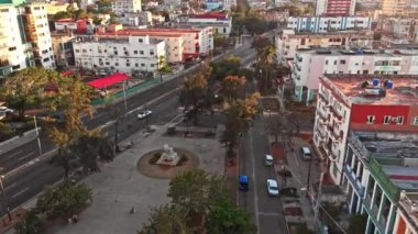 Havana Küba v59 Eski Havana sokak hayatının düşük detay kuş bakışı görüntüsü - Nisan 2018