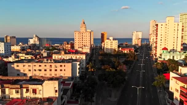 Havana Cuba V60 Flying Low Buildings Street Water April 2018 — стоковое видео