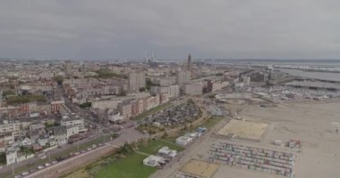 Le Havre France Havacılık V4 Okyanus manzarası su üzerinde ters yönde uçuyor - Ağustos 2018