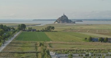 Mont Saint-Michel France Hava V7 Mont Saint-Michel çevre alanı Panning manzarası - Ağustos 2018