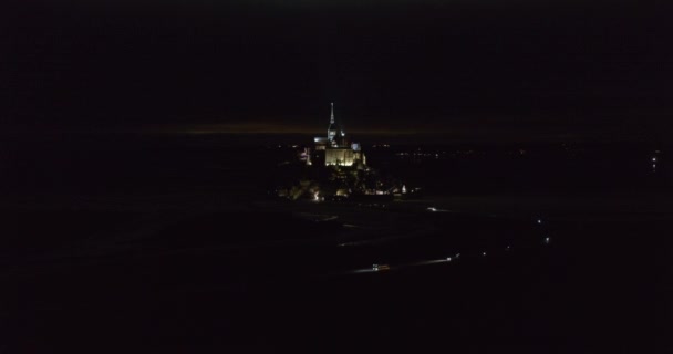 モンサンミシェルフランス航空V8夜のモンサンミシェルのライトの眺め 8月2018 — ストック動画