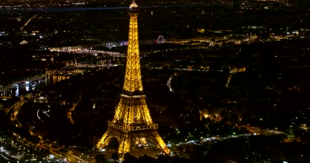 Paris France Aerial Verdadero Pájaro Torre Eiffel Iluminado Por Noche — Vídeos de Stock