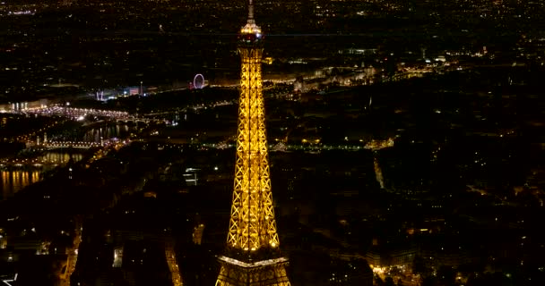 Paris Frankrike Flygfoto Översta Däck Utsikt Över Eiffeltornet Upplyst Natten — Stockvideo