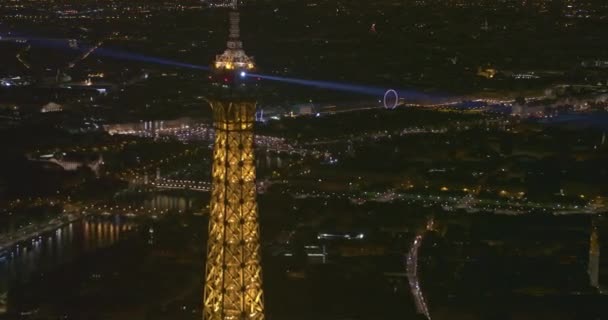 Paris Frankrike Flygfoto V10 Panning Nära Håll Runt Toppen Belysta — Stockvideo