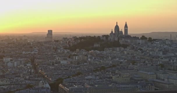 Παρίσι Γαλλία Aerial V39 Panoramic Cityscape View Sunset Montmartre Left — Αρχείο Βίντεο