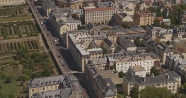 Paris France Aerial v76 yakın çekimli kuş bakışı arka planda Palace ile şehir manzarası - Ağustos 2018