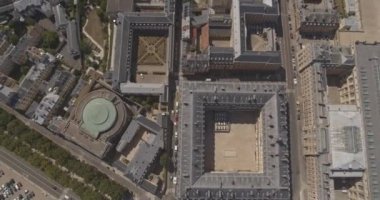 Paris France Aerial v84 dikey görüntüsü Versailles Sarayı 'nın çevresindeki mahalleye giriş hattına bakıyor - Ağustos 2018