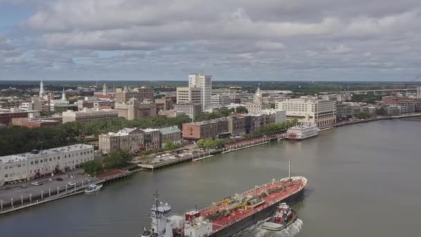 Savannah Georgia Aerial V22 Ansicht Der Innenstadt Und Der Hafenstadt — Stockvideo