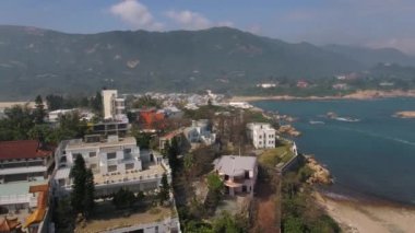 Hong Kong Hava Aracı Shek O Köyü çevresinde alçaktan uçuyor.