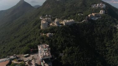 Hong Kong Havacılık V8 Tepe üzerinde uçuyor şehir manzarası ile pano yapıyor - Şubat 2017