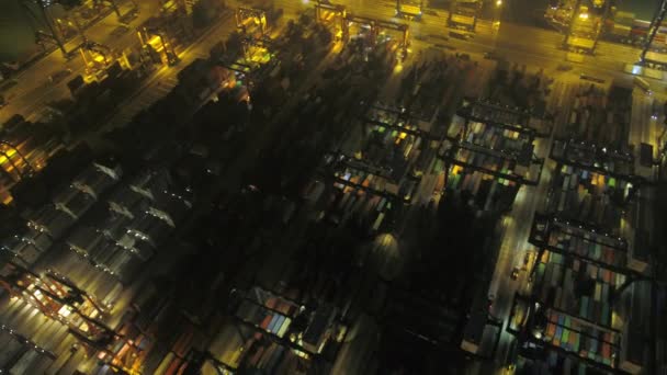 Hong Kong Aerial Volando Bajo Sobre Gran Terminal Astilleros Noche — Vídeos de Stock
