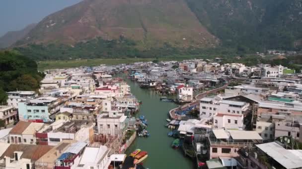 Hong Kong Aerial V15 Volar Bajo Sobre Pueblo Pescadores Tai — Vídeos de Stock