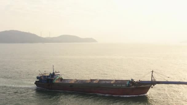 Hong Kong Aerial V50 Flying Low Large Ship Passing Telegraph — Stock Video