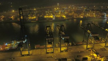 Hong Kong Havacılık v66 Gece büyük tersane üzerinde alçaktan uçuyor - Şubat 2017