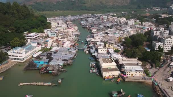 Hong Kong Aerial V92 Flying Low Fishing Village Тай Lantau — стокове відео