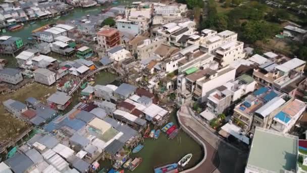 Hong Kong Aerial V97 Birdseye View Пролетающий Низко Над Рыбацкой — стоковое видео