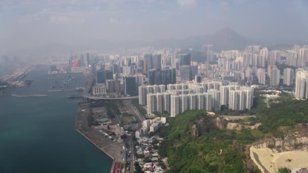 Χονγκ Κονγκ Aerial V133 Πετώντας Πάνω Από Cha Kwo Ling — Αρχείο Βίντεο