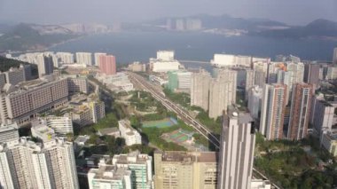Hong Kong Havacılık v140 Shai Wan bölgesi üzerinde alçaktan uçuyor şehir manzarası ile çalışıyor - Şubat 2017