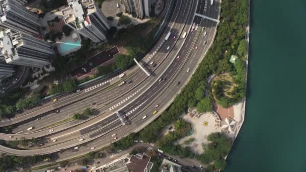 Hong Kong Aerial V136 Volando Bajo Sobre Muelle Quarry Bay — Vídeos de Stock