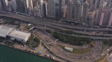 Hong Kong Havacılık v181 Birdeye Manzarası Batı Liman Geçidi Tüneli giriş şehri çevresinde uçuyor - Şubat 2017