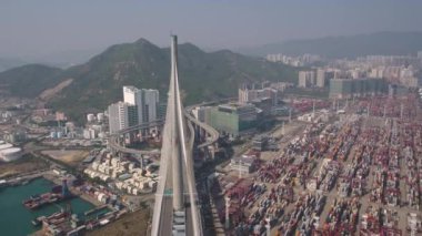 Hong Kong Havacılık v202 Taşkesiciler Köprüsü ve kutup kulesi üzerinde uçuyor - Şubat 2017