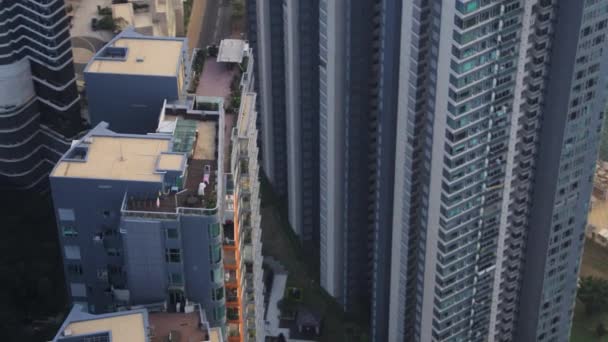 Hong Kong Aerial V187 Closeup Birdseye View Flying Low Condominium — Stock Video