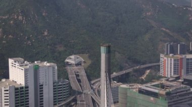 Hong Kong Havacılık v203 Kapalı Kuş Gözü Taşkesiciler Köprüsü 'nün etrafında tersane manzaralı bir kule etrafında uçuyor - Şubat 2017