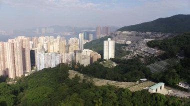 Hong Kong Havacılık v212 Shai Wan bölgesi üzerinde alçaktan uçuyor şehir manzarası ile çalışıyor - Şubat 2017
