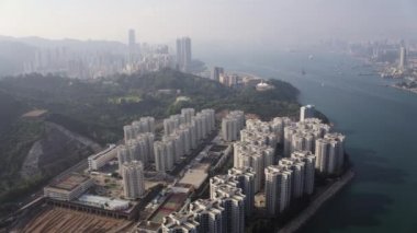 Hong Kong Havacılık v213 Shai Wan bölgesi üzerinde alçaktan uçuyor şehir manzarası ile çalışıyor - Şubat 2017