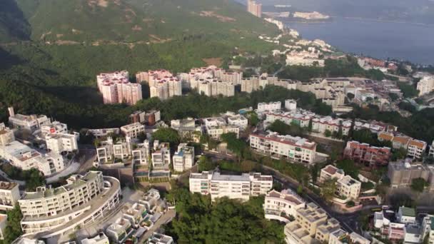 香港航空V214バードアイは 島の景色を望むチョン ホムコック地域のパンニングの上に低く飛んでいます 2月2017 — ストック動画